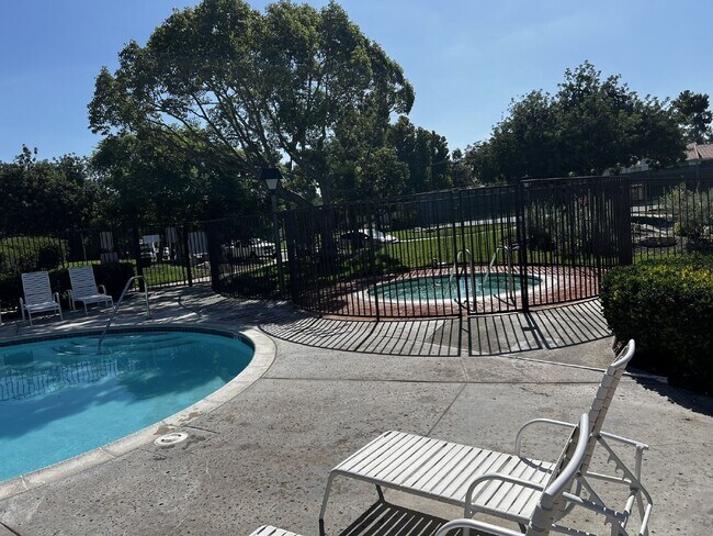 Building Photo - 3036 Avenida Christina