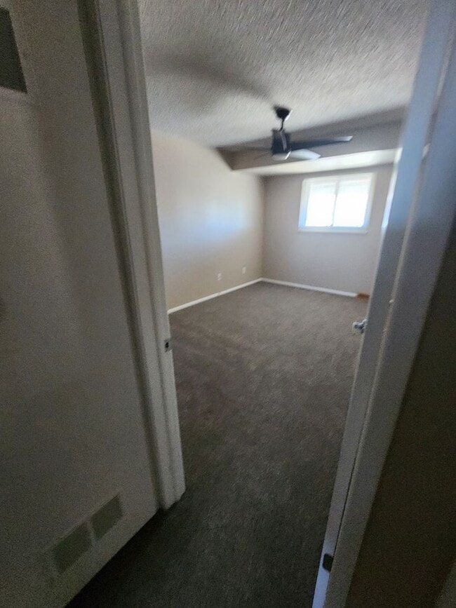 Building Photo - 8712 Mariposa St