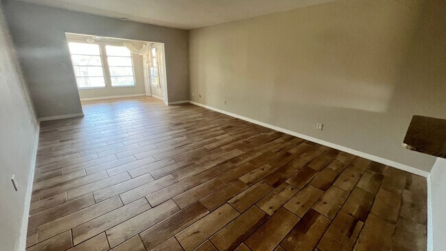 Building Photo - Waterfront, 2 bed 2 bath with boat dock an...