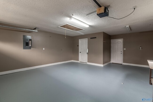 Building Photo - 313 Red Oak Rd