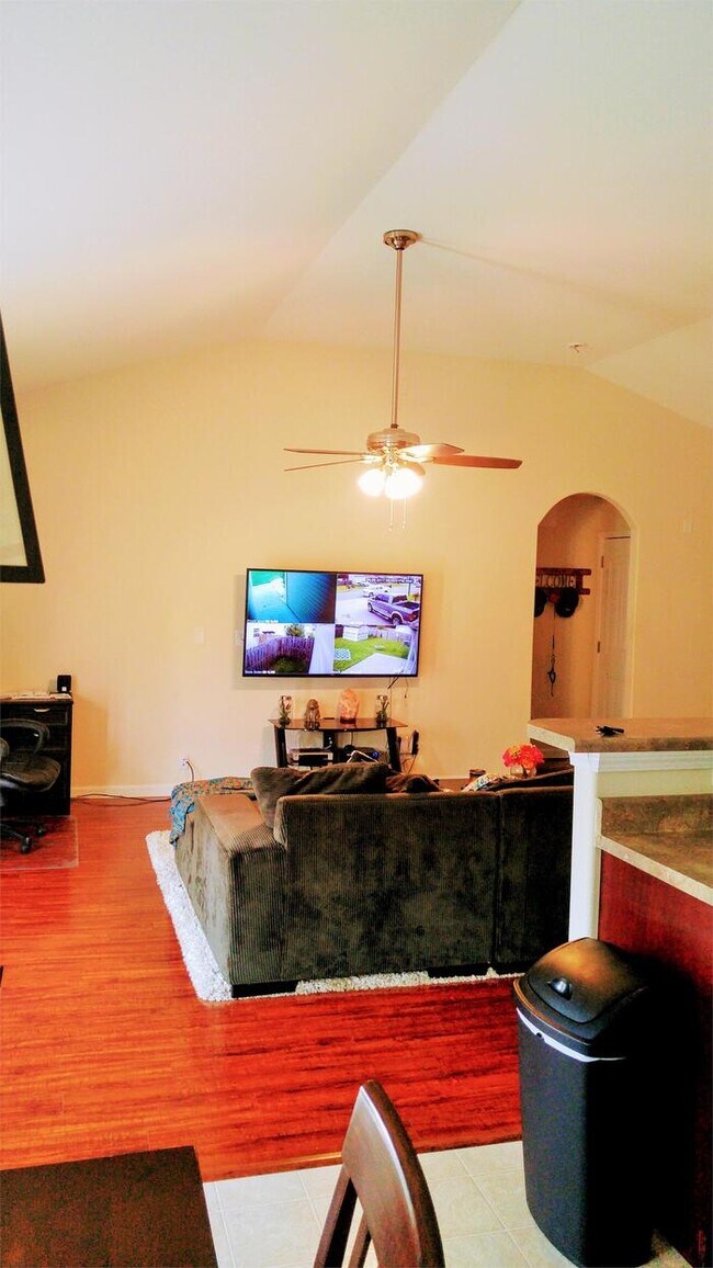 Building Photo - 34 Twin Oaks Pl