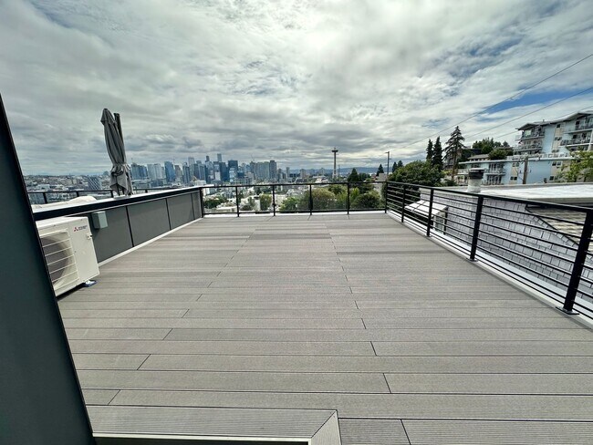Building Photo - Stunning Queen Anne Home - Incredible Views! Available 10/1/2026!
