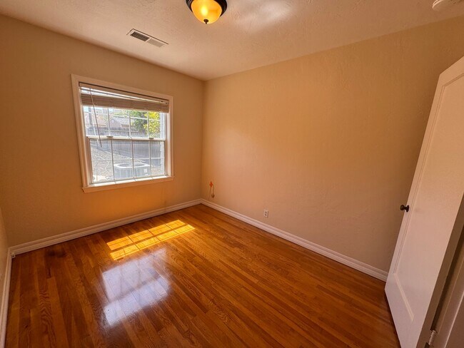 Building Photo - 21 Orange Dr