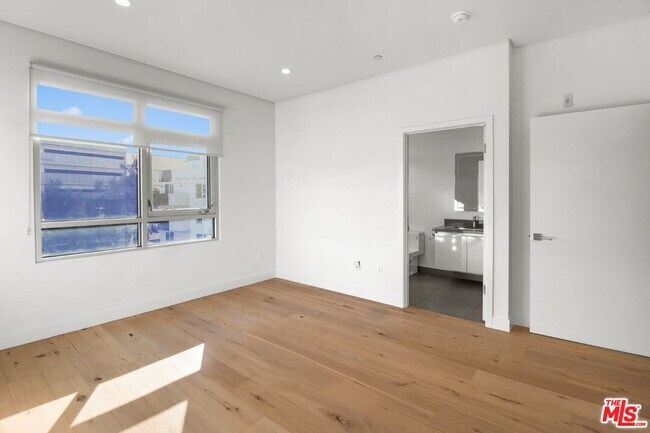 Building Photo - 938 Orange Grove Ave