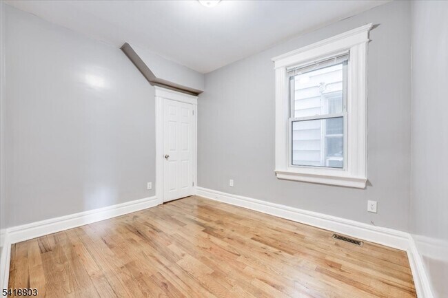 Building Photo - 342 Sanford Ave