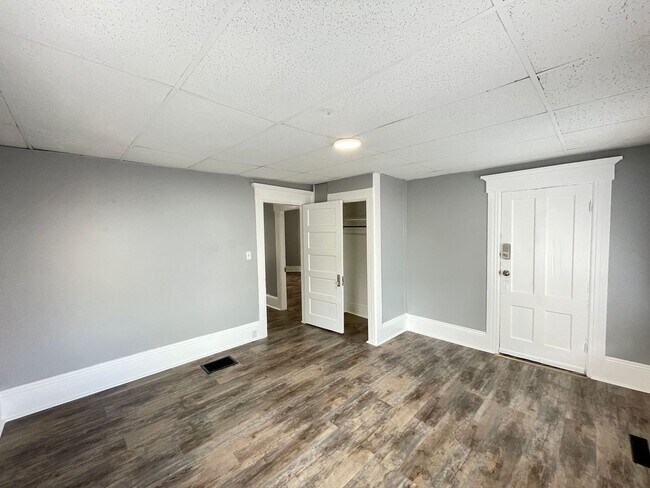 Building Photo - 421 Spruce St