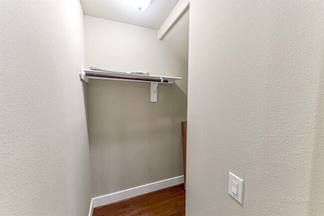Building Photo - 11022 Robin Hood Ct