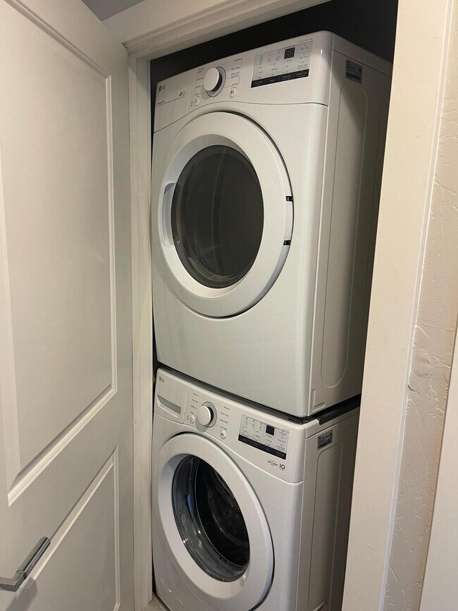 Building Photo - 1668 Bull Lea Dr SE