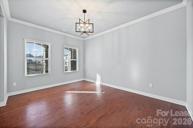 Building Photo - 5811 Fenway Dr