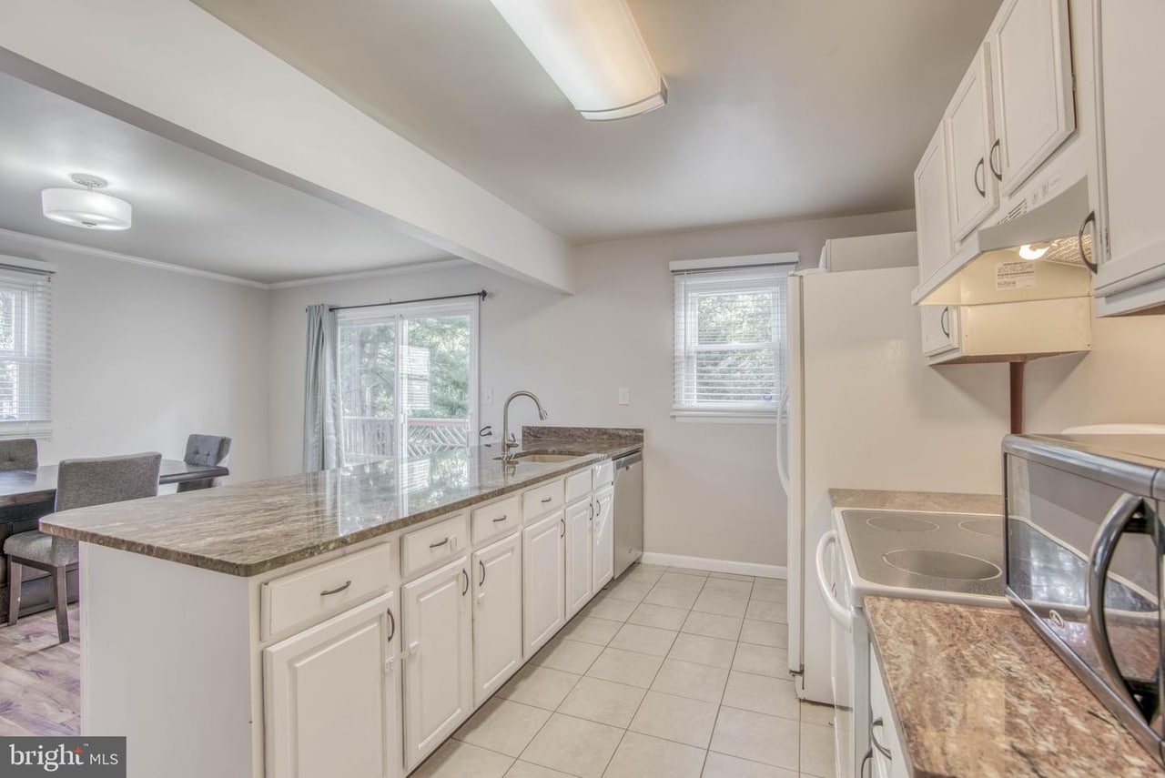 Building Photo - 9909 Maidbrook Rd