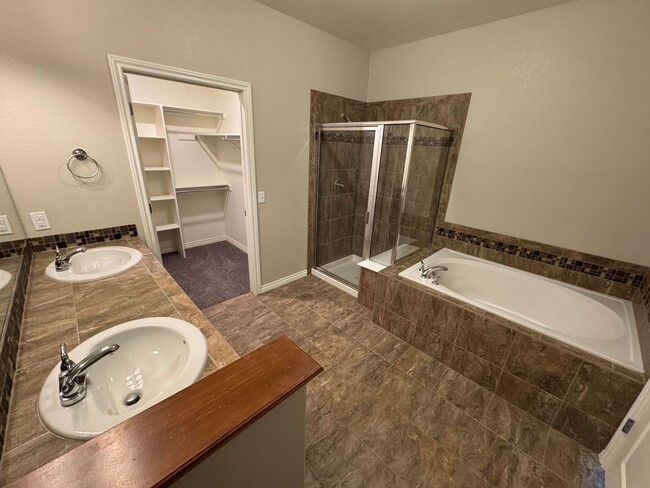 Building Photo - Lovely Townhome in Dancing Willows