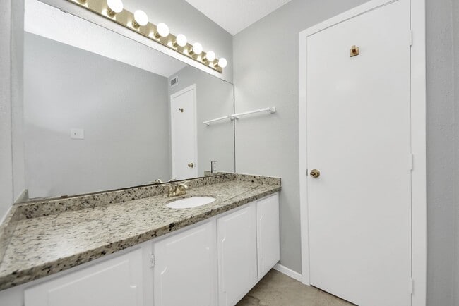 Building Photo - 6306 S Rice Ave