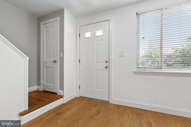 Building Photo - 1714 Pin Oak Rd