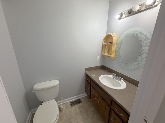 Building Photo - 1124 Bluewillow Ct