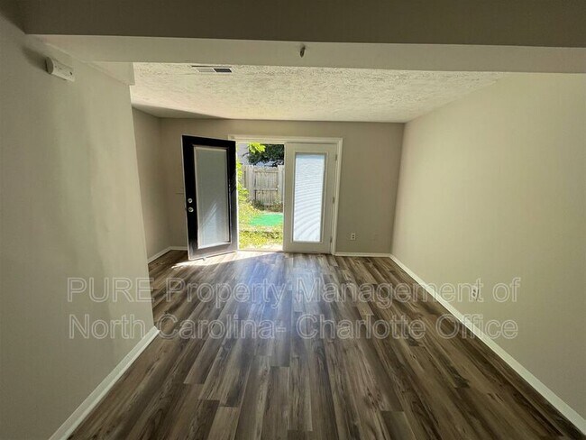 Building Photo - 9445 Lexington Cir