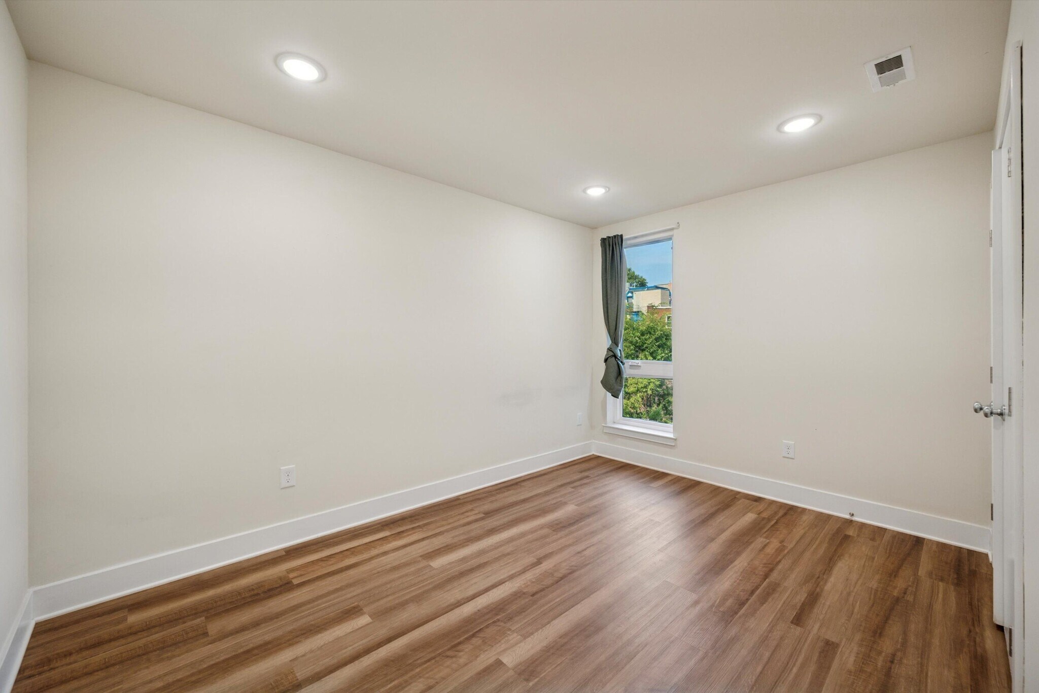 Building Photo - 1519 N Sydenham St