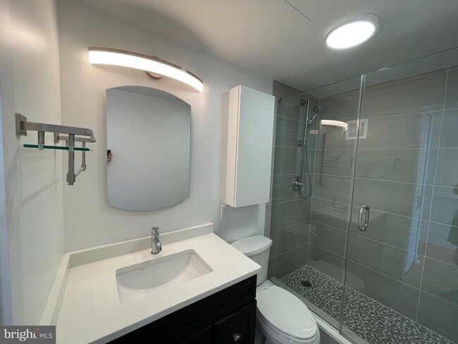 Building Photo - 285 St James Pl