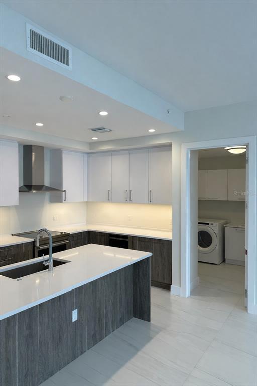 Building Photo - 275 1st Ave S