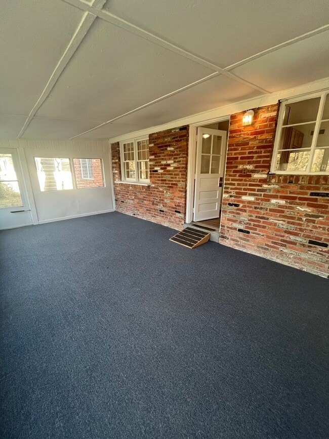 Building Photo - 7908 Wellington Rd