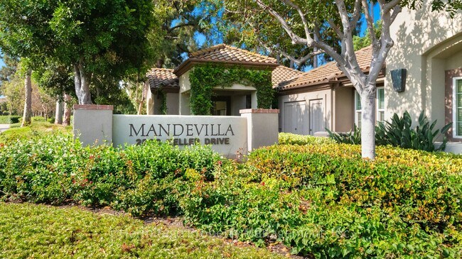 Building Photo - 1 Bedroom Tustin Condo for Lease - Great L...