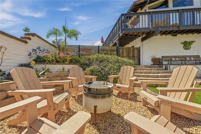 Building Photo - 234 Spanish Spur