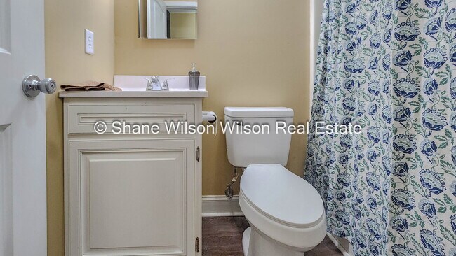 Building Photo - Charming 3-Bedroom 1.5-Bath Home in Chickamauga! Come see it today!