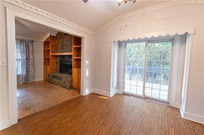 Building Photo - 250 Nottingham Wy