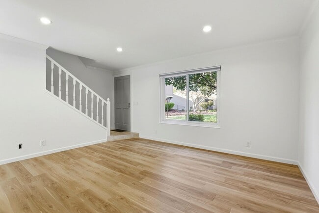 Building Photo - Freshly Renovated Single-Family Townhouse for Rent