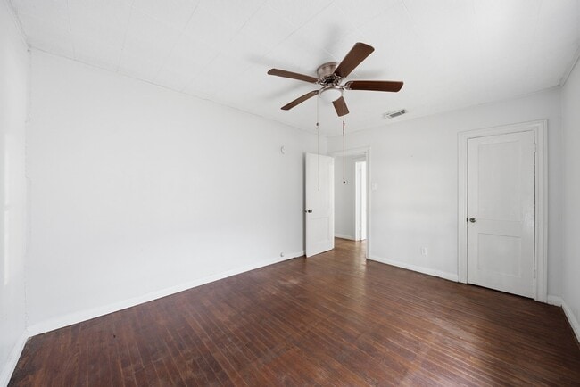 Building Photo - 410 Live Oak St