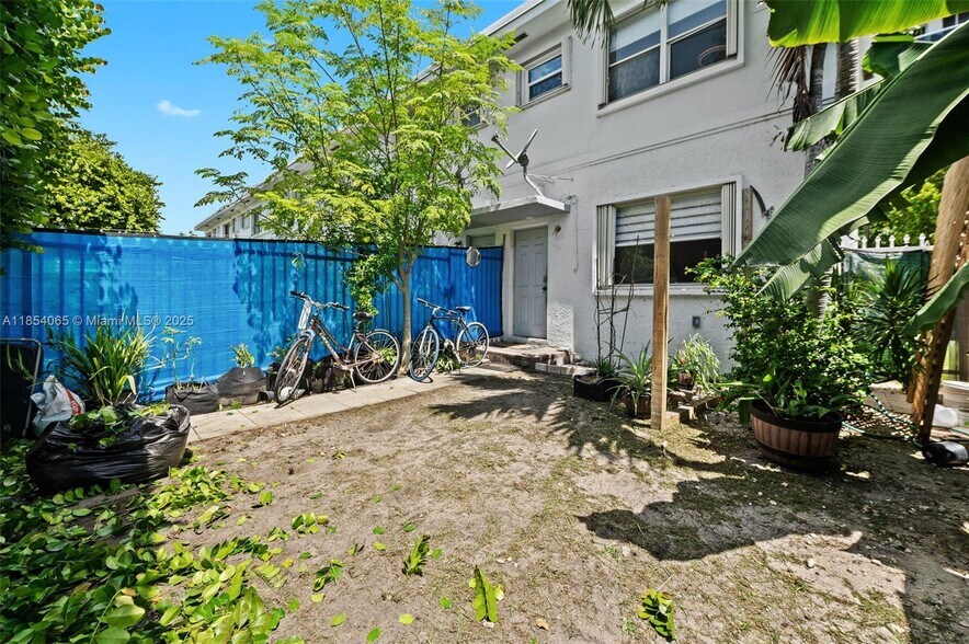 Building Photo - 1701 N Treasure Dr