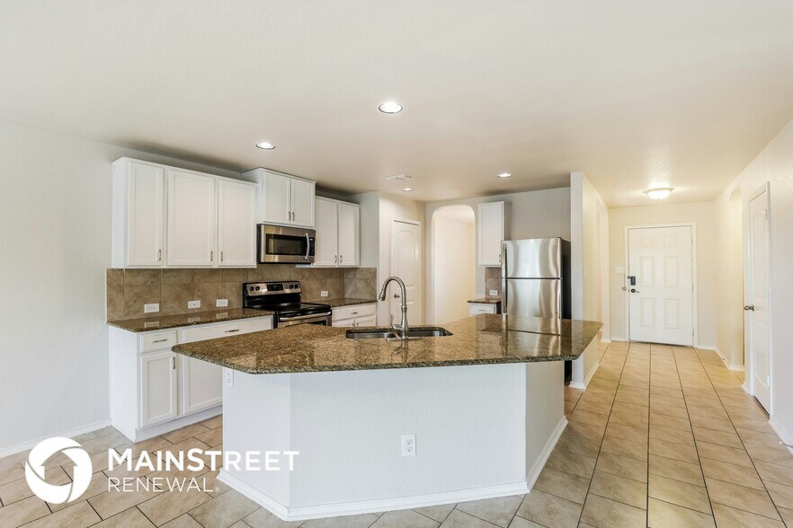 Building Photo - 11131 Creek Eagle