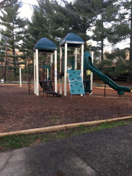 Building Photo - 7509 Spring Lake Dr