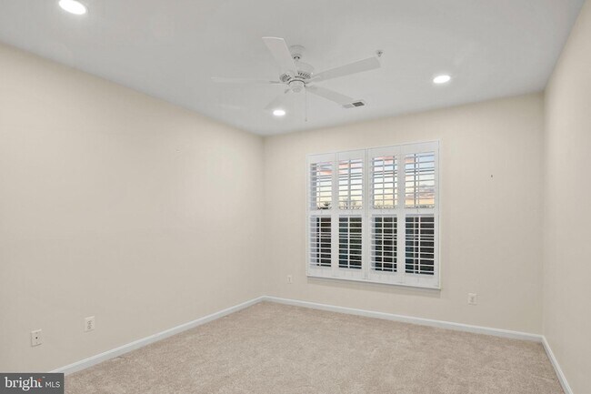 Building Photo - 6155 Shadywood Rd