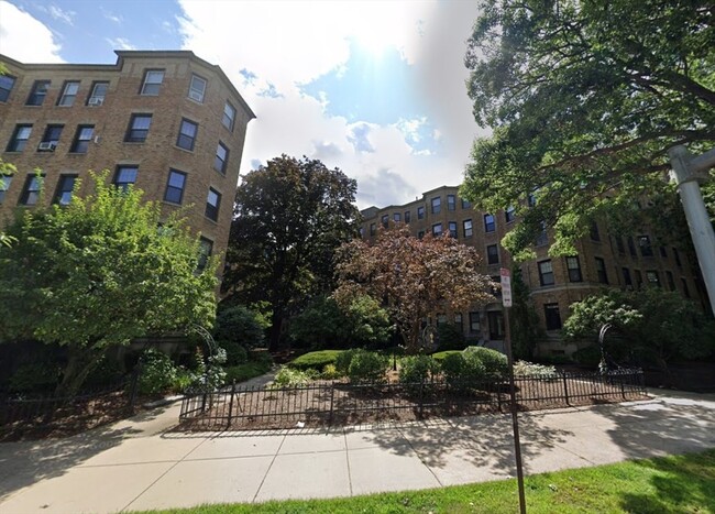 Building Photo - 114 Riverway