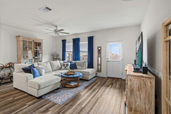 Building Photo - 121 Rubrum Rd