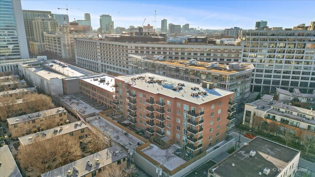 Building Photo - 873 N Larrabee St