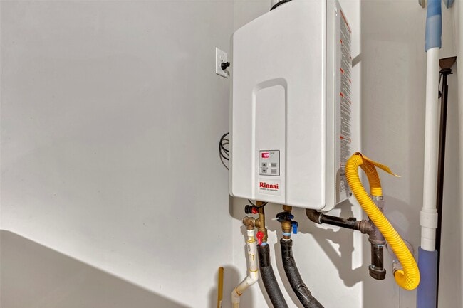 Building Photo - 21018 Belmont Village Wy