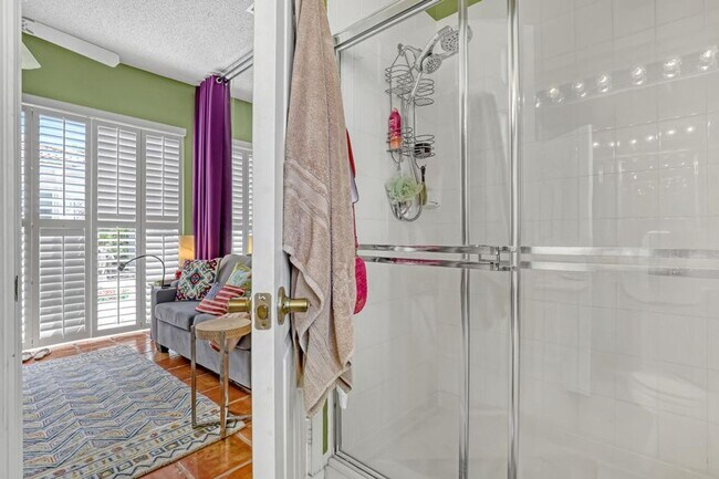 Building Photo - 2076 Cezanne Rd