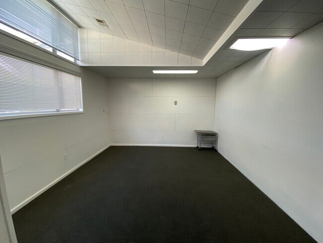 Building Photo - 800 B St