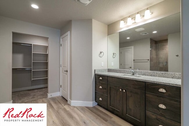 Building Photo - Spacious Townhome in Hurricane Heights