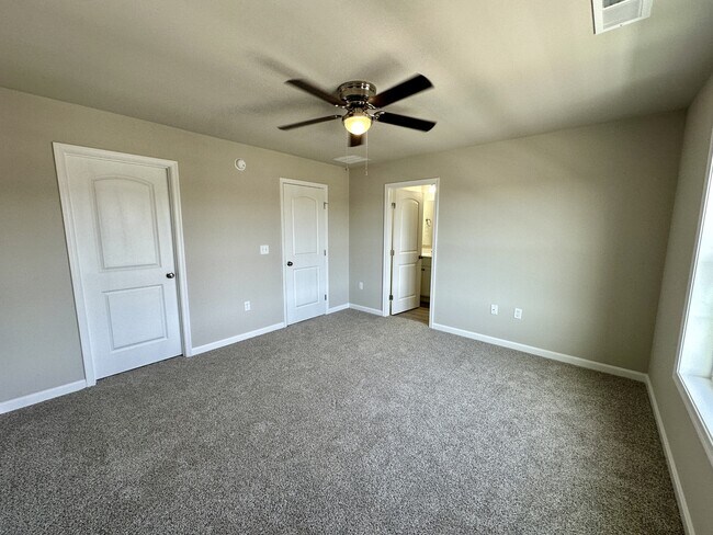 Building Photo - 226 Rojan Rd