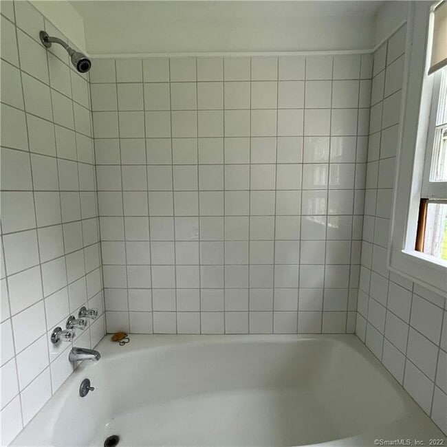 Building Photo - 92 Compo Rd S