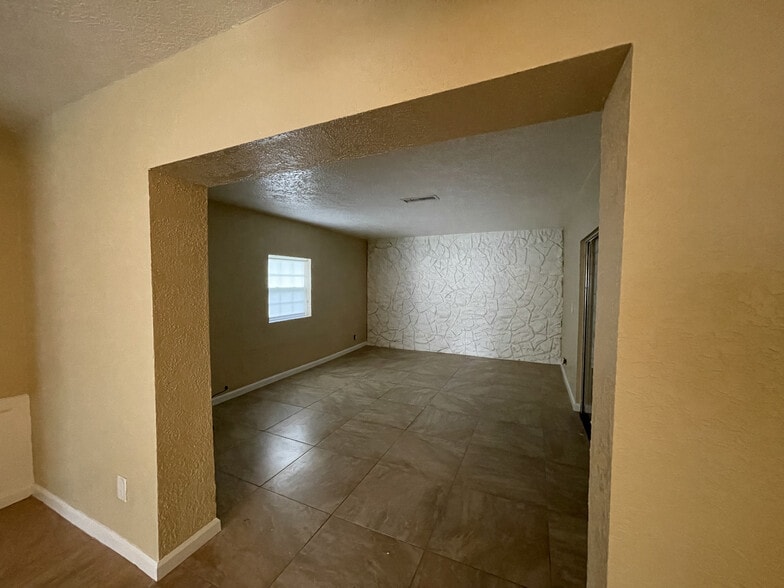 Building Photo - 3211 Jersey Ct