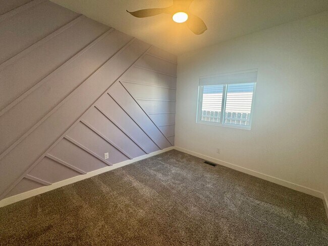 Building Photo - 5 bedroom 3 bath in SW Lincoln