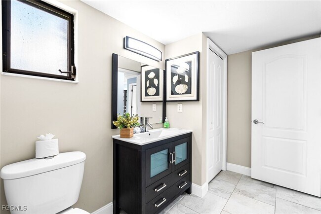 Building Photo - 2328 SE 27th St