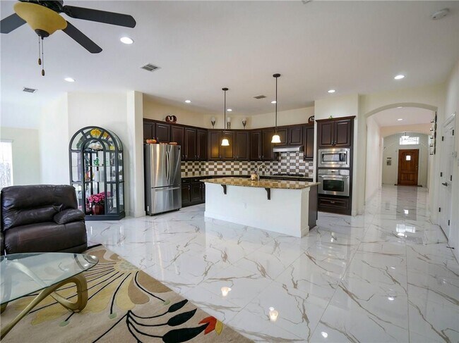 Building Photo - 305 Navigator Dr