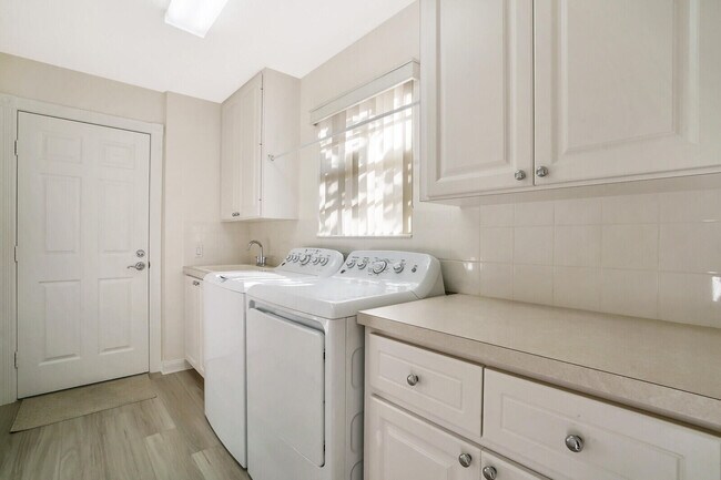 Building Photo - 8128 Montserrat Pl