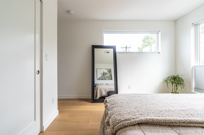 Building Photo - 5109C Phinney Ave N