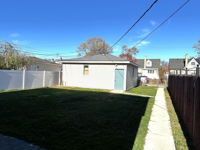 Building Photo - 7304 W 57th St