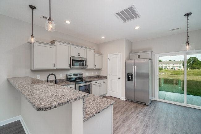 kitchen w/ breakfast bar - 70 Catalina Cir